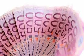 Your feedback is essential to making sure that the euro banknotes in circulation are of. Bancnota De 500 De Euro Iese Din CirculaÈ›ie La Finele Anului Un Motiv SÄƒ Spargi PuÈ™culiÈ›a Revista Cariere