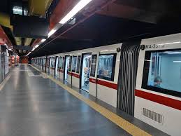 Free use of the city's public transport network, for the entire validity of the card. Transports A Rome Comment Se Deplacer En Metro Bus Et Tramway Plans Tickets Tarifs Conseils Pratiques La Souris Globe Trotteuse