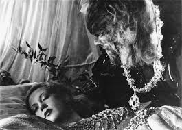 Elle découvre peu à peu que ce monstre est capable d'amour, et elle saura le délivrer du maléfice dont il. Berlinale Archive Annual Archives 2014 Programme La Belle Et La Bete Beauty And The Beast Es War Einmal