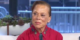 Everyone Has a Story honors woman who helped put 'Buddy Benches' in school