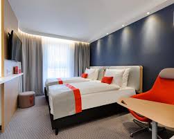 Guests enjoy the comfy beds. Holiday Inn Express Berlin Alexanderplatz Berlin Deutschland Die Gunstigen Angebote