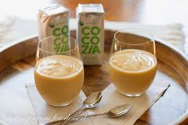 Con questo procedimento la frutta deve essere lavata e ben asciugata ed eventualmente denocciolata e tagliata a fette o pezzi. Smoothie Al Cocco E Perche Congelare La Frutta Congelata Ricetta Semplice E Salutare