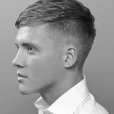 Beau Coupe De Cheveux Homme Tres Court Sur Les Cotes Style De Mode Coiffure Coiffure Homme Court Coiffure Homme Cheveux Homme