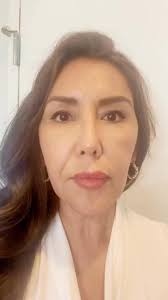 It’s Floor Plan Friday at The Promenade! Let our Property Manager Argentina  show you around our Frank B, 1 bedroom/1 bath with a den!