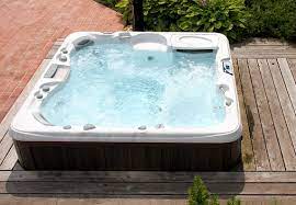 Der whirlpool softub legend ist das mittlere modell unter den softub whirlpools. Whirlpool Fur Wellness Zu Hause Obi Zeigt Wie Es Geht