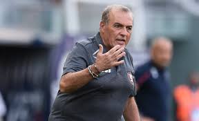 Sent to heal the rift between the two septs of her genetically engineered numan species, ilien of castor encounters hostility from . Salernitana Paura Per Castori Malore Allo Stadio Per La Moglie Calcio News 24