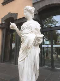 La Statue De La Science Du Trocadero A Agde En Passant Par Bessan Le Petit Journal