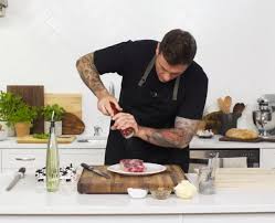 Comment Cuire Parfaitement Un Steak Selon Le Chef Chuck Hughes Chatelaine Perfect Steak Homemade Corned Beef Cooking The Perfect Steak
