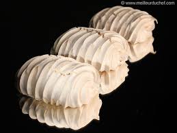 Une Patisserie Legere Et Fine La Meringue Seche Ou Francaise A Decouvrir Avec Notre Recette Aux Etapes Recette Meringue Meringue Recette Meringue Facile