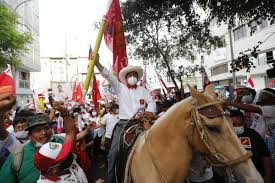En el partido político perú libre el exgobernador regional de junín, valdimir cerrón se presentó la única formula que tiene como precandidato presidencial. Pedro Castillo Quien Es El Candidato Que Logro Liderar Las Encuestas En Dos Semanas Elecciones Generales Peru 2021 Flash Electoral Peru Libre Vladimir Cerron Onpe Nndc Peru Gestion