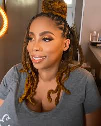 Fall Maternity Shoot! 🍂 🍁 📸 ⁣ •⁣ •⁣ •⁣ #glam #naturalglam  #maternityphotography #maternityshoot #expecting #fallmakeuplook #brows  #mommymakeover #cheekbonebeauty #cheekpop #makeupnatural  #womenofcolormakeup #flawlessmakeup #naturalglow #ncmua ...