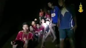Inilah khao san road, sebuah jalan yang menjadi jantung kehidupan malam di dunia pariwisata bangkok , thailand. Anak Anak Thailand Yang Terjebak Di Gua Akan Diundang Ke Final Piala Dunia Bola Liputan6 Com