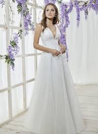 Unsere designer brautkleider gehen von romantischen tüll prinzessinnen kleidern mit viel spitze. 417 The Sposa Group Just For You Brautmoden Brautkleider Kollektion 2020 205 48 3149 Hochzeit De