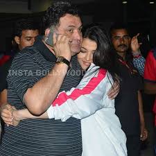 Aishwarya Rai Bachchan Greets Rishi Kapoor Ji With A Hug At Pro Kabaddi League Match Rishi Kapoor Bollywood Celebrities Bollywood Actress Aishwarya Rai Bikini