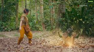 Akhir pekan tiba, pagi menyongsong, matahari perlahan terbit dari timur memancarkan sinar pelita, tentu menyenangkn dan bahagia bagi keluarga nia, ibu bayu, menghampiri keduanya. Movie Review Suatukala Timun Mas Ijo Farhana Jafri