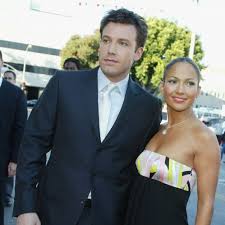 Jennifer lopez and ben affleck have been pictured exchanging passionate kisses, apparently confirming weeks of fevered rumors that they ben affleck headed to nobu in malibu with jennifer lopez and her two children on june 13. Iyf1pga33smklm