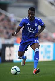 Daniel amartey throws the chelsea pennant over his head. 10 Africans Unsettled In The English Premier League 7 Daniel Amartey Firsttouch