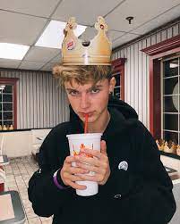 150 9 Mil Me Gusta 3 023 Comentarios Hrvy Hrvy En Instagram I Am The Burger King Don T Touch My Burgers Burger King Aesthetic Hrvy Cute Cute Boys