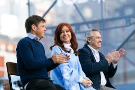 En la voz de kicillof, cristina kirchner critica el tratamiento que dieron los medios de comunicación al impacto económico que tuvo el coronavirus y. Alberto Fernandez Cerro Su Campana En Mar Del Plata Junto A Cristina Kirchner Y Axel Kicillof Infoveloz Com