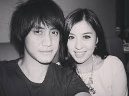 Kevin aprilio pernah menjalin kasih dengan artis sekaligus adik dari pesinetron geovani tobing menjadi produser dari girlband princess rupanya membuat kevin aprilio jatuh hati pada salah satu. Punya Gebetan Mirip Sandra Dewi Kevin Aprilio Masih Merasa Misterius
