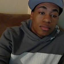 Ronald Comeau Jr. (@iiLovewomen)