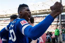 Breel embolo (fc schalke 04) header from the centre of the box misses to the right. Schalke Sturmer Embolo Wechselt Zu Monchengladbach