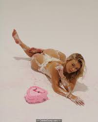 Katie Sigmond sexy, topless & nude photos & movies | Celebs Dump