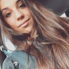 Rebeca Santiago's Instagram, Twitter & Facebook