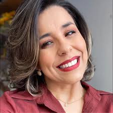 Madrinhas de vestido dourado para dar um toque especial, já pensou?!  Inspirações lindíssimas para você se apaixonar! Mais inspirações no  www.lapisdenoiva.com