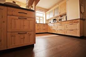 In der werkstatt fertigen wir für sie alles, was man aus holz fertigen kann. Kuche Produkte Leistungen Schreinerei Zinsbacher