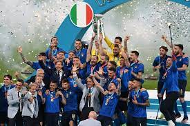 Italia vuelve a lo más alto del fútbol europeo tras vencer a inglaterra en la tanda de penaltis. R1cfn7rc7 Jk8m