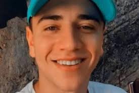 Mulher de 24 anos é morta a tiros dentro de casa