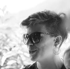 Sedia a dondolo Bondholmen (sperando di ricordarmi come si scrive) per  giardino. Ma chi l'ha detto che sta bene solo in giardino? La puntavo da  inizio estate e...sbam! Entri all'ikea giusto per