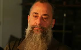 Man writes obituary for his dad so brutal, the newspaper that ran it had to  apologise