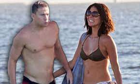Olivia munn doesn't play a stripper in magic mike, but that didn't prevent her from stripping down onscreen! Channing Tatum And Olivia Munn Flaunt Beach Bodies On Magic Mike Set Daily Mail Online