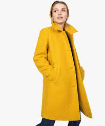 Manteau rétro en laine bouclette trench & coat matières et entretien :tissu en laine bouclette86% laine vierge 14% polyamideentièrement doublédoublure :100% polyesternettoyage à sec détails produits :coupe droite avec col hautfermeture boutonnéepoches passepoilées mensurationsnos mannequins mesurent 1m78 et portent une taille 38hauteur milieu dos pour la taille 38 : Manteau Femme Mi Long En Maille Bouclette Gemo