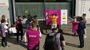 Efter att förra årets elitloppet blev inställt är det nu äntligen dags för solvalla att bjuda in till travfest, om än till stora delar en virtuell sådan. 05fu2kxffeqezm