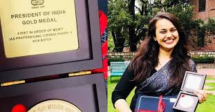 Watch lessons by athar aamir here tinadabi #atharamir #newswrapindia tina dabi has returned to hindu religion, recently she took. Upsc Cse Air 1 Tina Dabi Shares Study Plan For Prelims Essay Paper