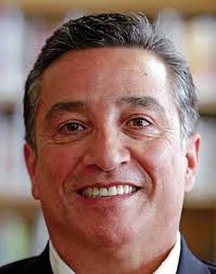 City councilor pushes to revive Canyon Road lighting plan