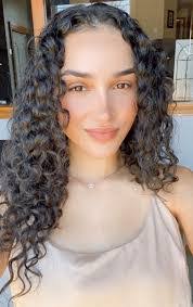 Mia Ennis's Instagram, Twitter & Facebook