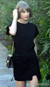 shelmag リトルブラックドレス スタイル 赤 口紅