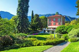 Parts of the 2006 bond movie casino royale were filmed here and many of the fancy lakeside hotels have a 007. True Luxury Villas And Properties At Lake Como To Rent