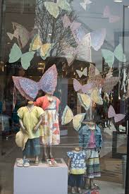Pin By Kreamojza On Kids Store Window Displays Shop Window Spring Window Display Window Display Retail