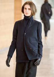 Christophe Lemaire Fall Winter 2014 15 Women S Presentation At La Maison De La Radio Paris Idees De Mode Christophe Lemaire Style Noir