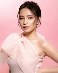 The long wait is over! Here's the Official Headshot of the Miss Universe  Philippines