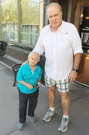 Felix silla, who famously portrayed cousin itt on the 1960s tv sitcom the addams family, died friday (april 16th) at the age of 84 from pancreatic cancer. This Was Easily Our Weirdest Vegas Celebrity Sighting Ever