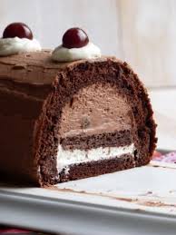 750g Vous Propose La Recette Buche Facon Foret Noire Notee 4 5 Par 99 Votants Dessert Noel Noel Cuisine Buche De Noel