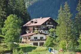 Pension Tirol Www Feineler Upps At Unsere Romantische Pension Ist Idyllisch Am Waldrand Mit Badesee Gelegen Wir Bieten Ihnen Geraumige Ferienwohnungen Von Uns