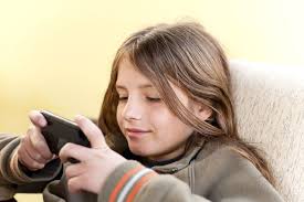 The Average Age For A Child Getting Their First Smartphone Is Now Kids Tech Children Child Safety