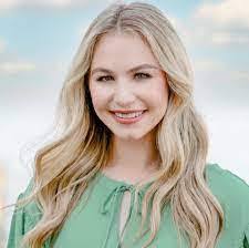 Mallory Hoyt's Instagram, Twitter & Facebook